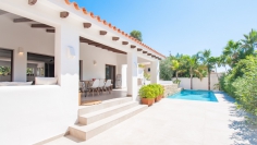 Fully Renovated Ibiza-Style Villa in the Heart of Moraira -walking distance to amenities and beach!