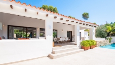 Fully Renovated Ibiza-Style Villa in the Heart of Moraira -walking distance to amenities and beach!