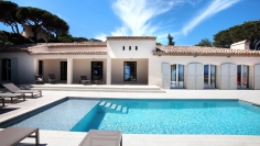 Exclusive modern Provençal villa with beautiful sea views in secure domain