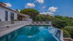 High-End luxury Villa in private domain with Exceptional Finishes overlooking the Gulf of Saint Tropez