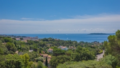 High-End luxury Villa in private domain with Exceptional Finishes overlooking the Gulf of Saint Tropez