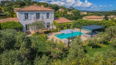 Charmante familie villa met vijf slaapkamers nabij Golf van Saint-Tropez