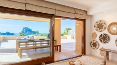 Luxe appartement met enorm terras met spectaculair uitzicht op Es Vedra