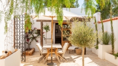 Super charmante en instapklare Ibiza stijl villa dichtbij de mooiste stranden van de Westkust