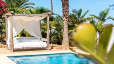 Super charmante en instapklare Ibiza stijl villa dichtbij de mooiste stranden van de Westkust