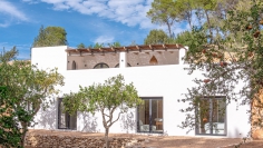 Stunning Fully Renovated Ibiza finca with panoramic Valley Views near Santa Eulària