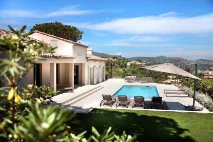 Exclusive modern Provençal villa with beautiful sea views in secure domain