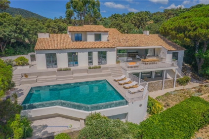 High-End luxury Villa in private domain with Exceptional Finishes overlooking the Gulf of Saint Tropez