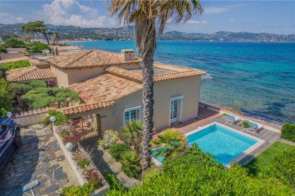 Unieke Waterfront villa aan zee in Sainte Maxime – Een zeldzame kans aan de Golf van Saint-Tropez