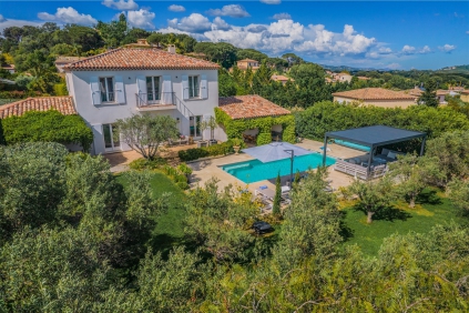 Charmante familie villa met vijf slaapkamers nabij Golf van Saint-Tropez