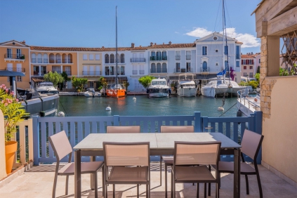 Fully  renovated townhouse in Port Grimaud with 16m private boat mooring