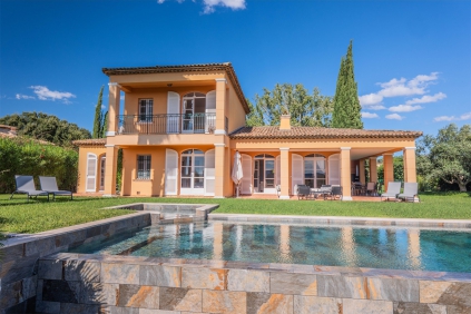 Stunning Villa with beautiful views in a Secure Gated Estate with Private Beach and Golfcourse