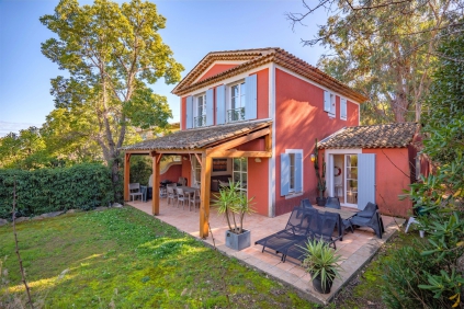 Sfeervol Provençaals huis in een veilig domein nabij het strand voor interessante prijs!