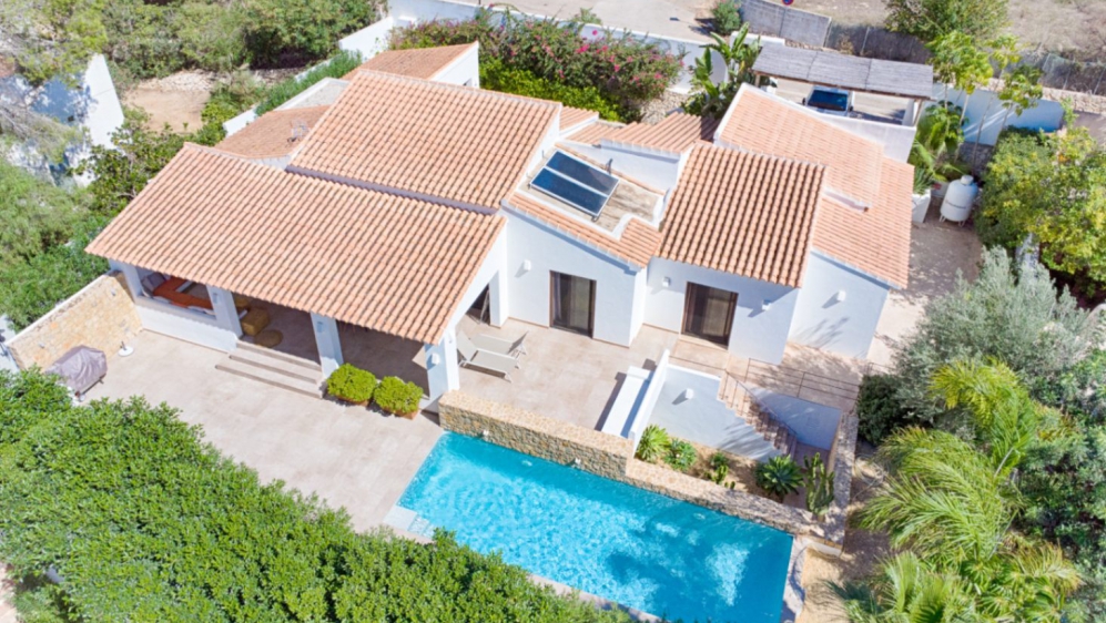 Sfeervolle moderne Ibiza stijl villa op toplocatie in Moraira - loopafstand centrum, strand en haven!