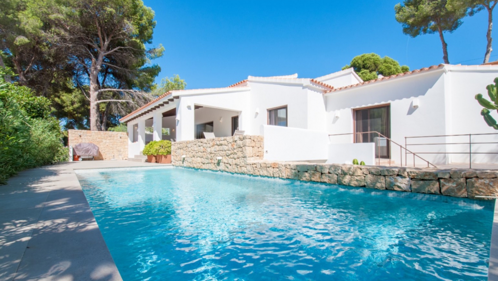 Fully Renovated Ibiza-Style Villa in the Heart of Moraira -walking distance to amenities and beach!