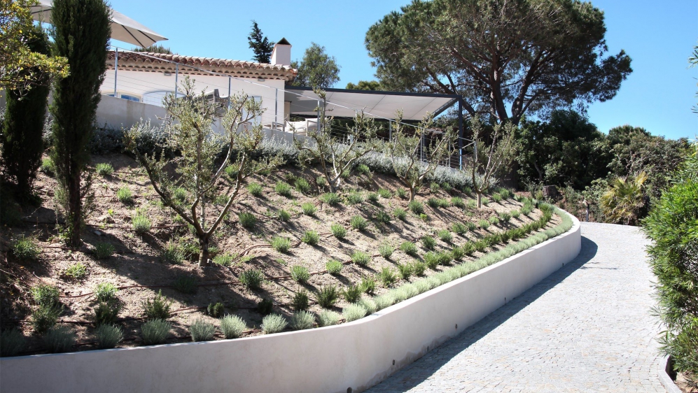 Exclusive modern Provençal villa with beautiful sea views in secure domain