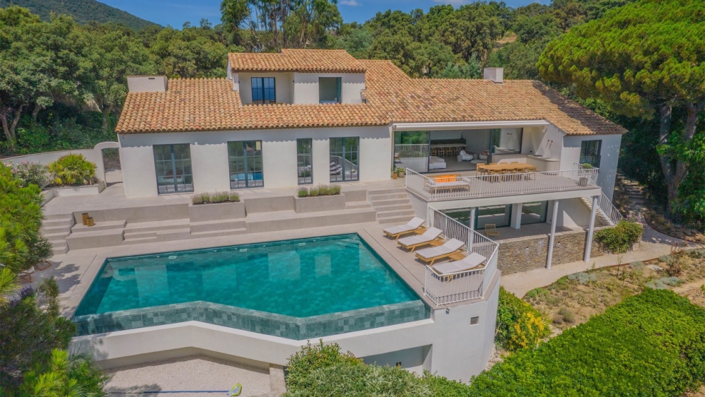 High-End luxury Villa in private domain with Exceptional Finishes overlooking the Gulf of Saint Tropez