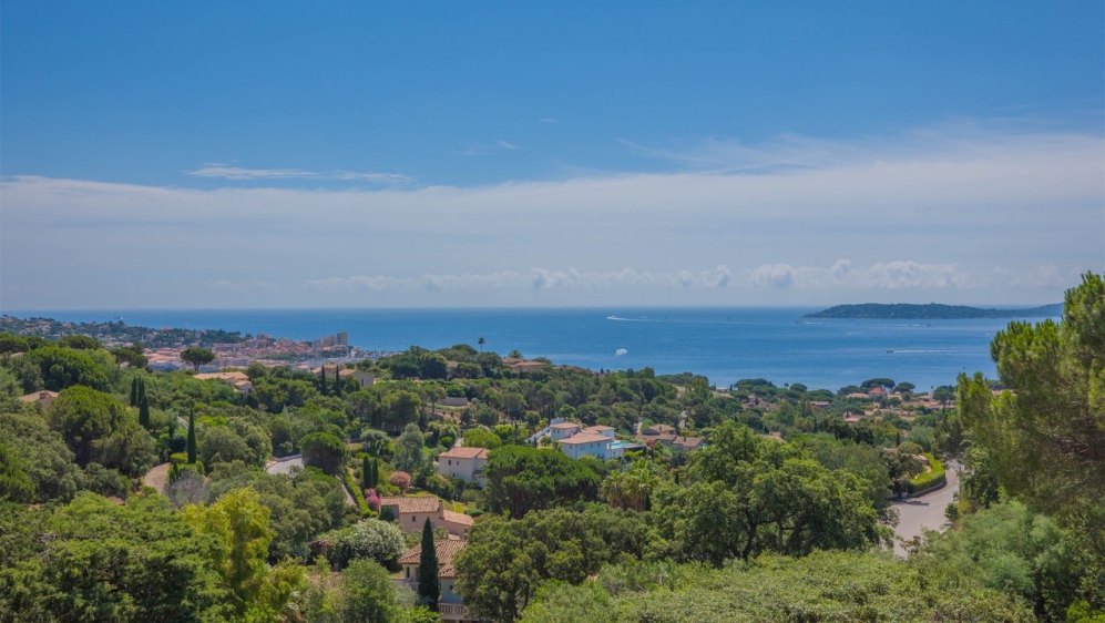 High-End luxury Villa in private domain with Exceptional Finishes overlooking the Gulf of Saint Tropez