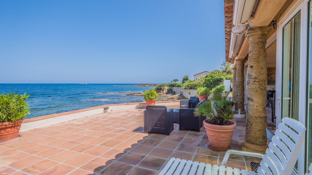 Unique waterfront villa with direct sea access – A rare opportunity on the Gulf of Saint-Tropez