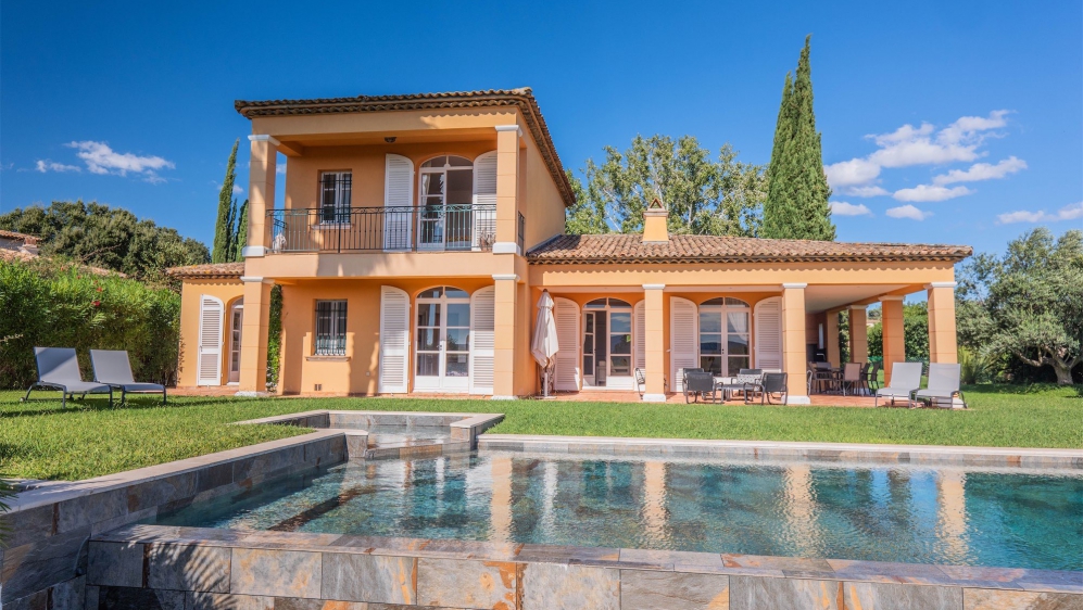 Stunning Villa with beautiful views in a Secure Gated Estate with Private Beach and Golfcourse