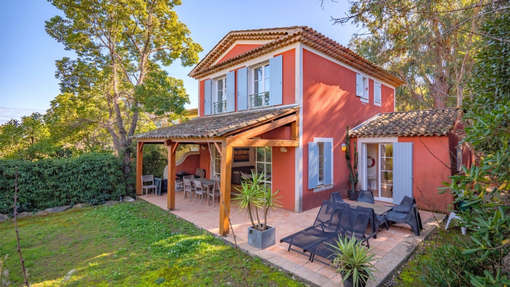 Sfeervol Provençaals huis in een veilig domein nabij het strand voor interessante prijs!