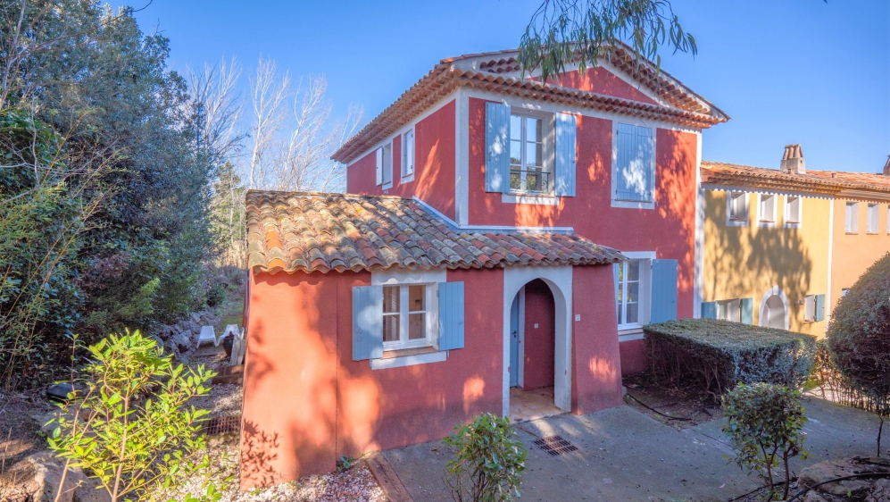 Sfeervol Provençaals huis in een veilig domein nabij het strand voor interessante prijs!