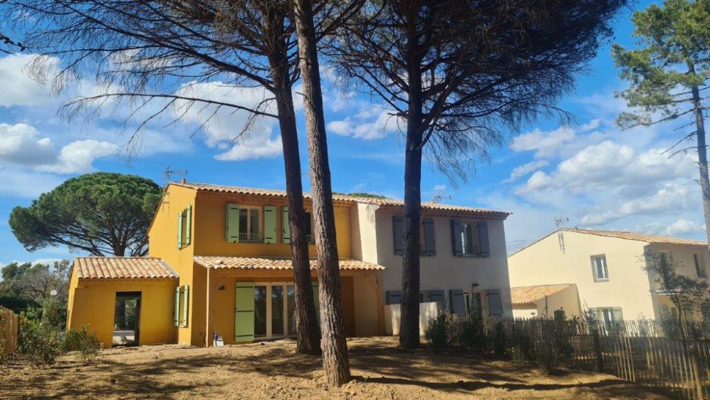 Beautiful new build villas just a short stroll from the lovely sandy beach of La Nartelle