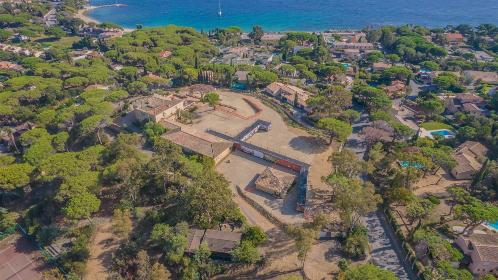 Luxury New-Build Design Villa in Sainte Maxime with Stunning Sea Views close to the beach