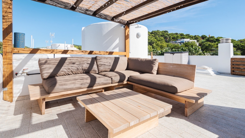 Spacious Modern Villa with Sea Views and Rental License in Cala Vadella