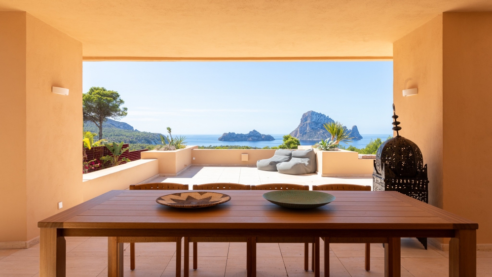 Luxe appartement met enorm terras met spectaculair uitzicht op Es Vedra