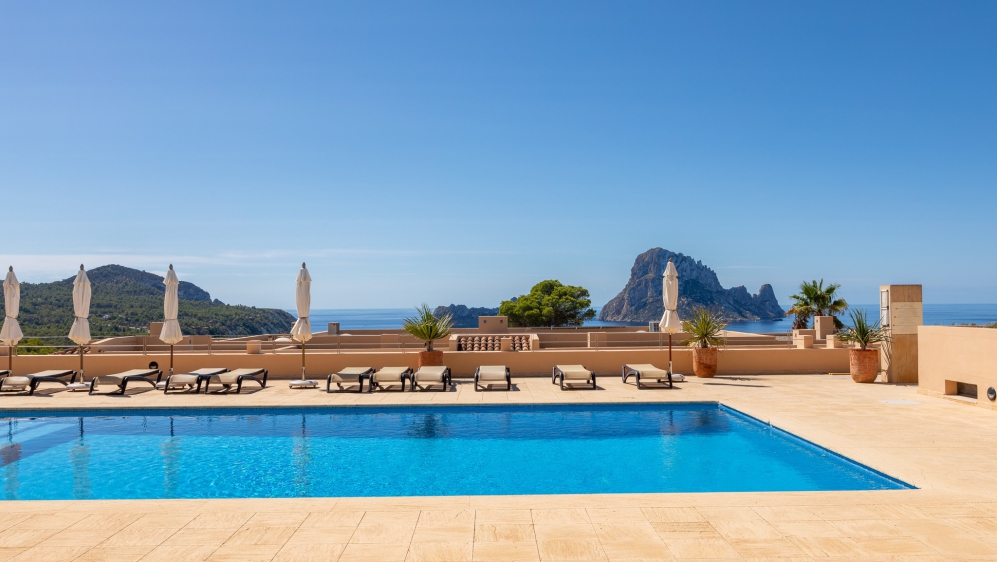 Luxe appartement met enorm terras met spectaculair uitzicht op Es Vedra