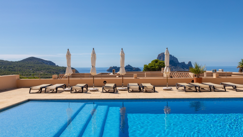 Luxe appartement met enorm terras met spectaculair uitzicht op Es Vedra