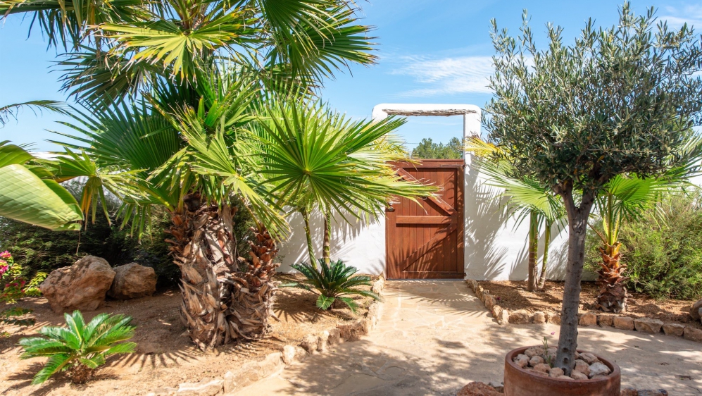 Super charmante en instapklare Ibiza stijl villa dichtbij de mooiste stranden van de Westkust