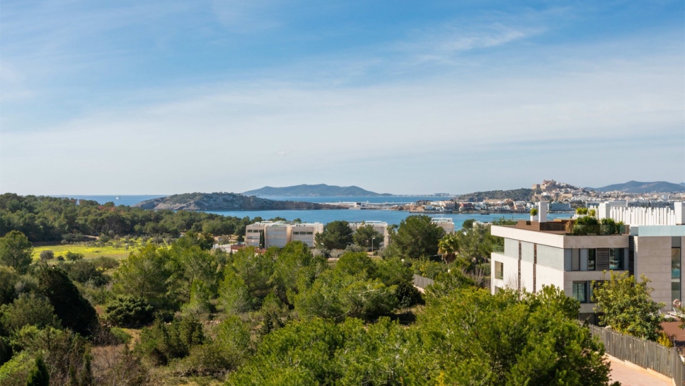 Luxury & Unique Double Apartment with garden and rooftop terrace in White Angel Talamanca